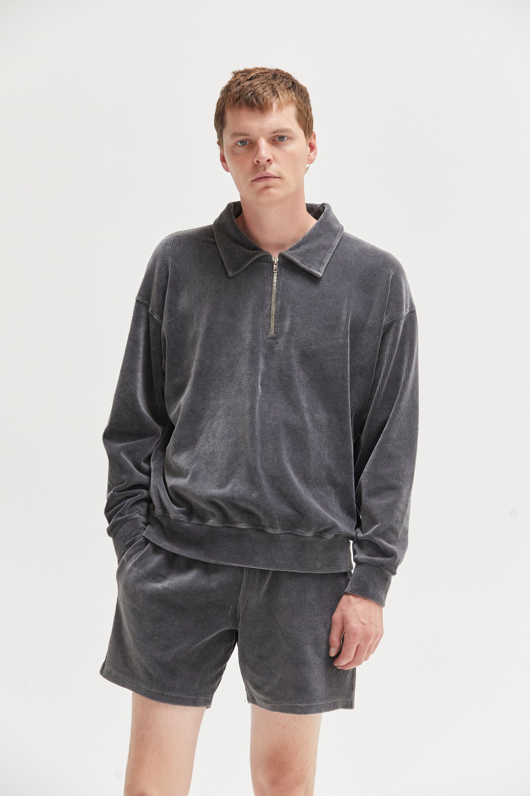 LOUIS VELOUR SHORT - WASHED BLACK