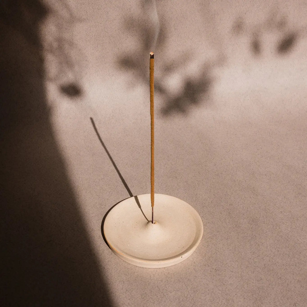ROUND CERAMIC INCENSE HOLDER
