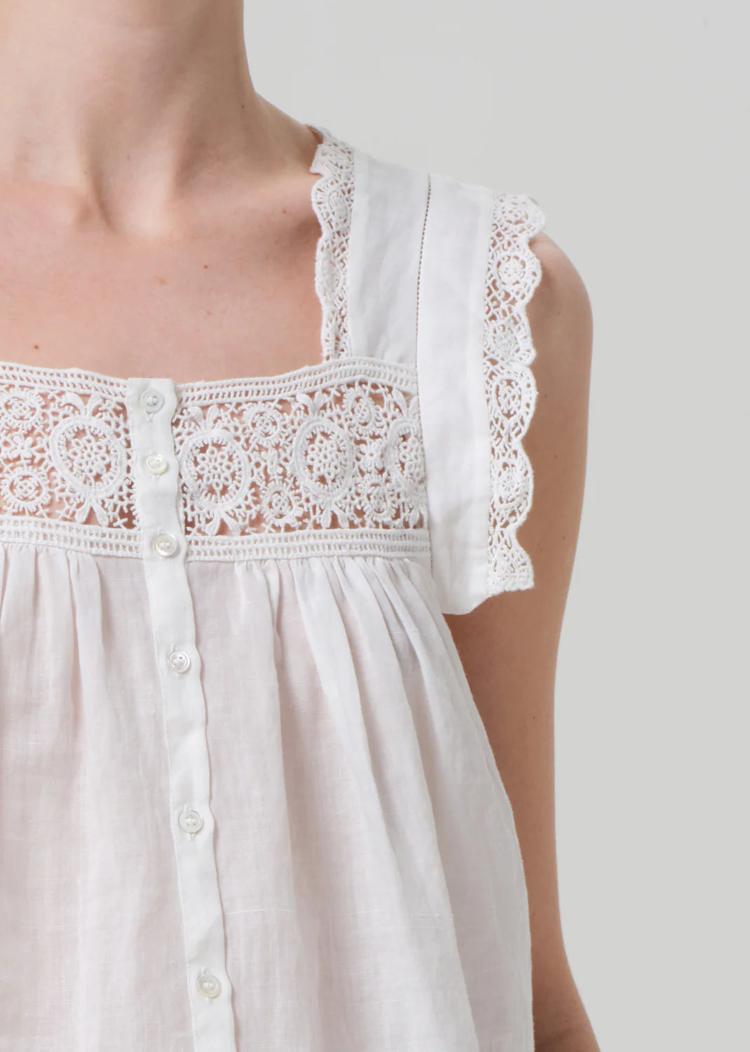 MIA EMBROIDERED TOP - WHITE