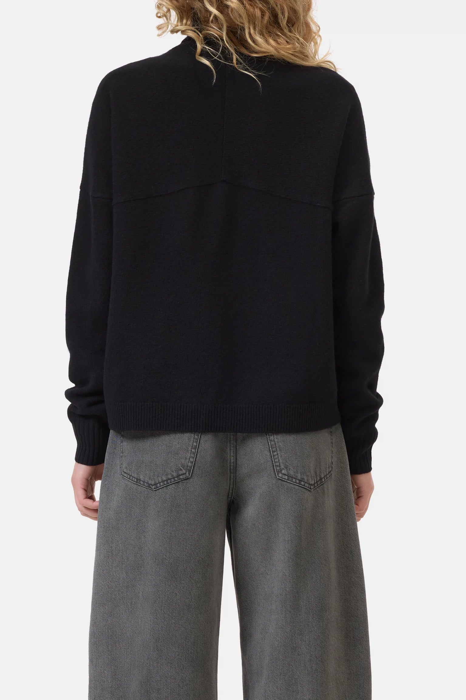ROLLI FUNNEL SWEATER - BLACK
