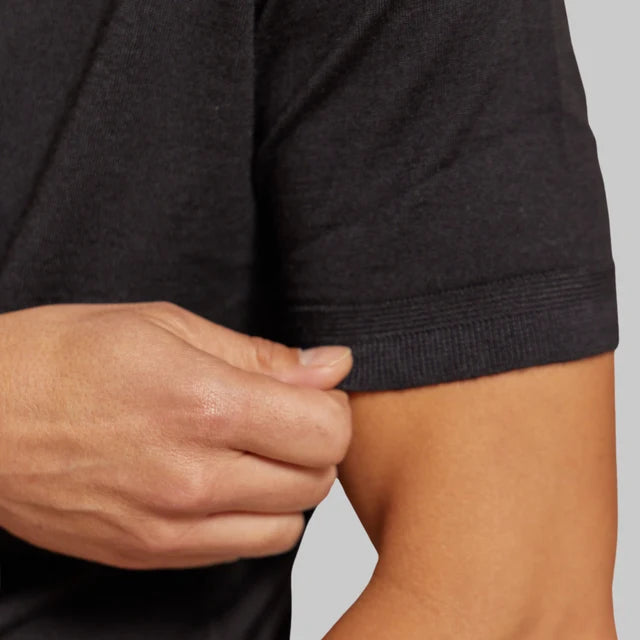 THE CILLIAN S/S MERINO POLO - BLACK