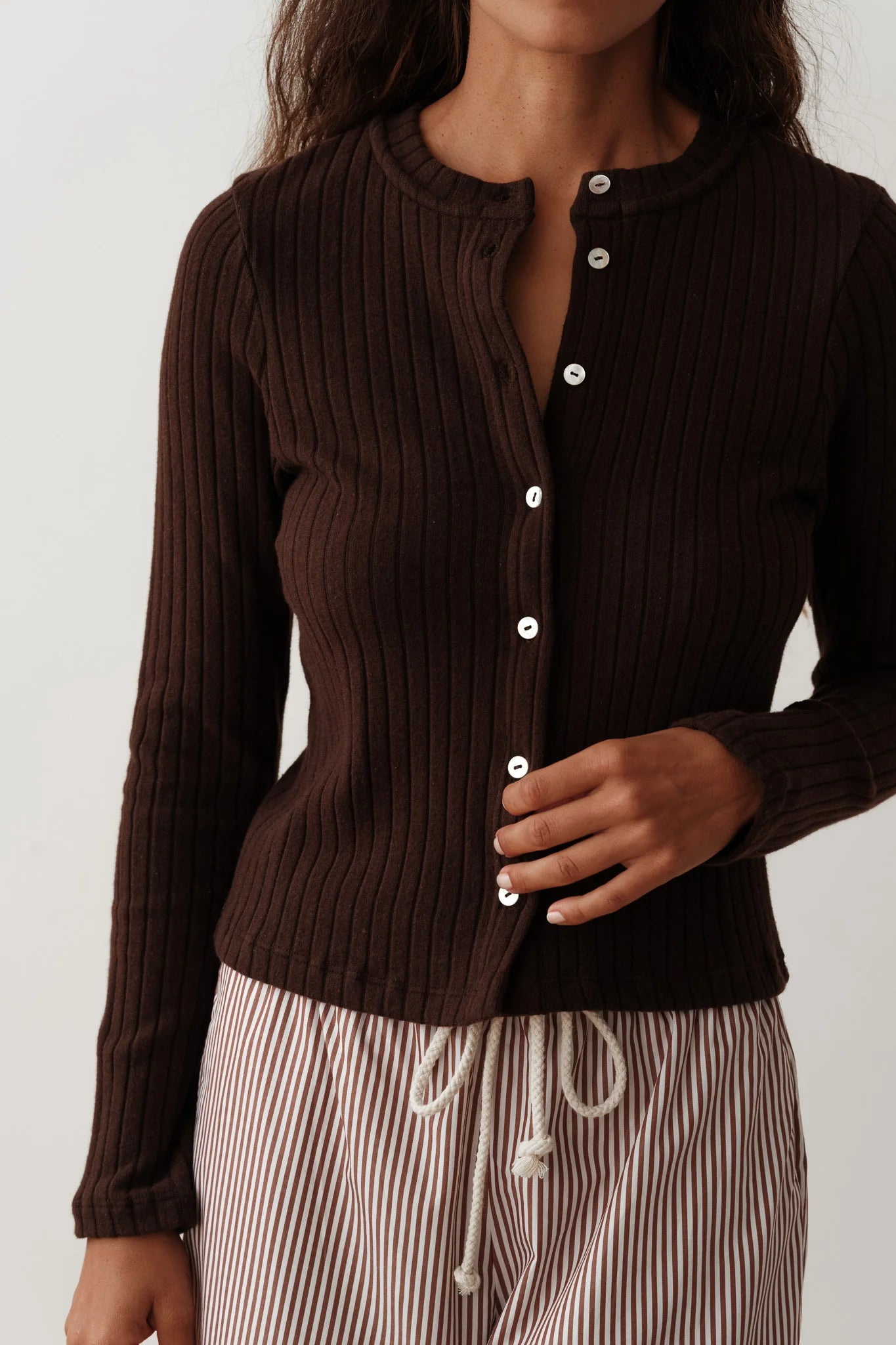THE SWEATER RIB CARDI - ESPRESSO