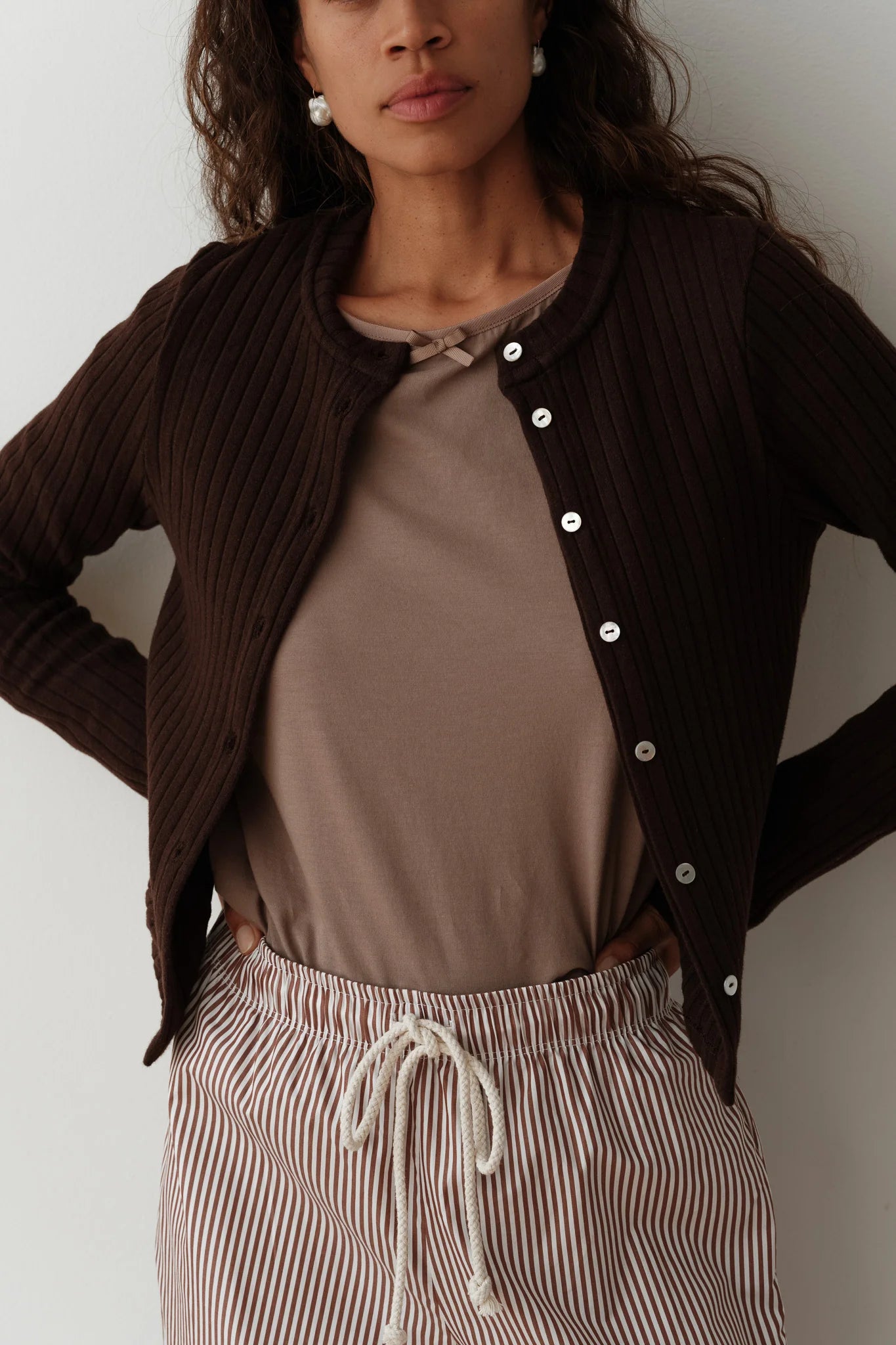 THE SWEATER RIB CARDI - ESPRESSO