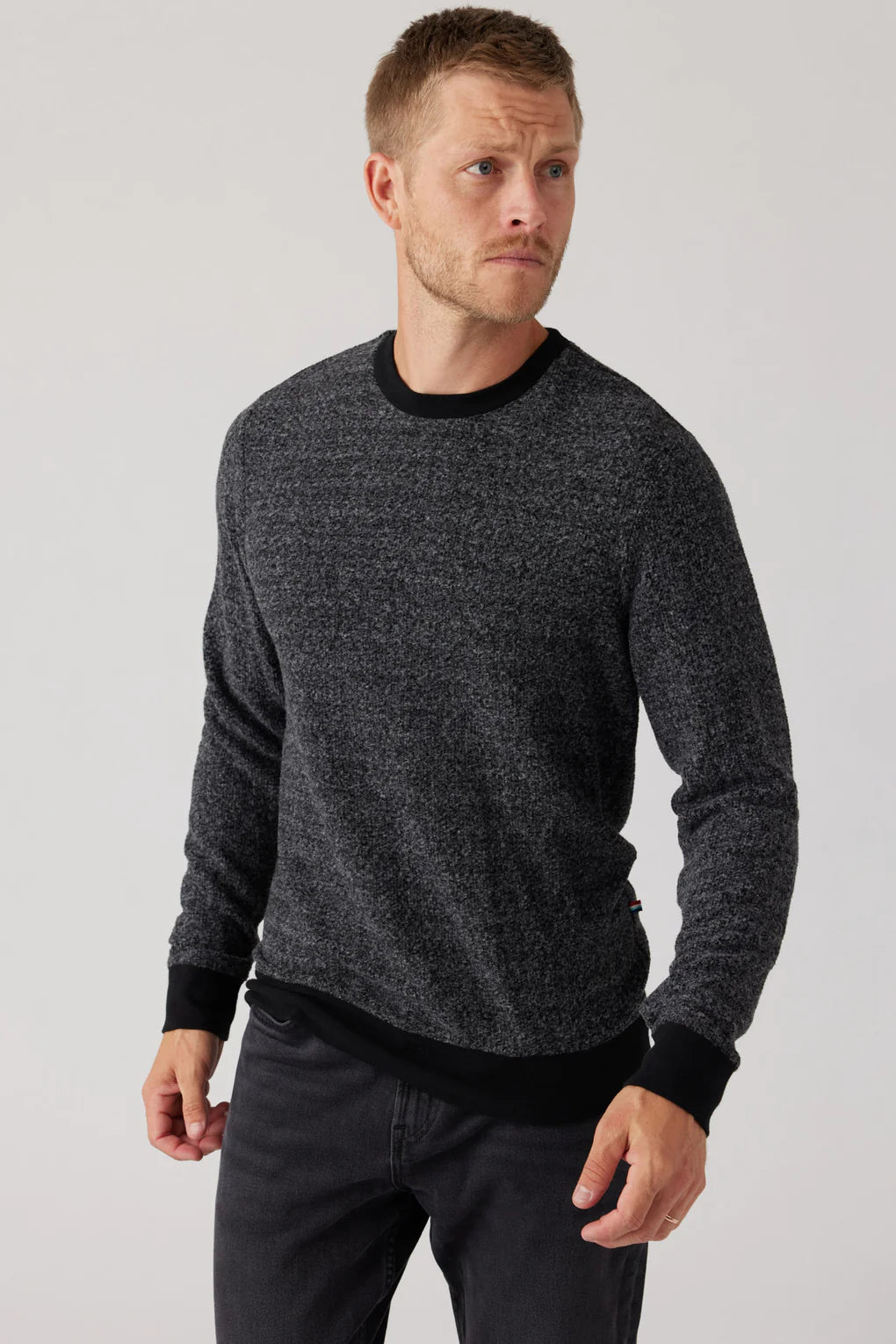 BRUSHED BOUCLE PULLOVER - BLACK