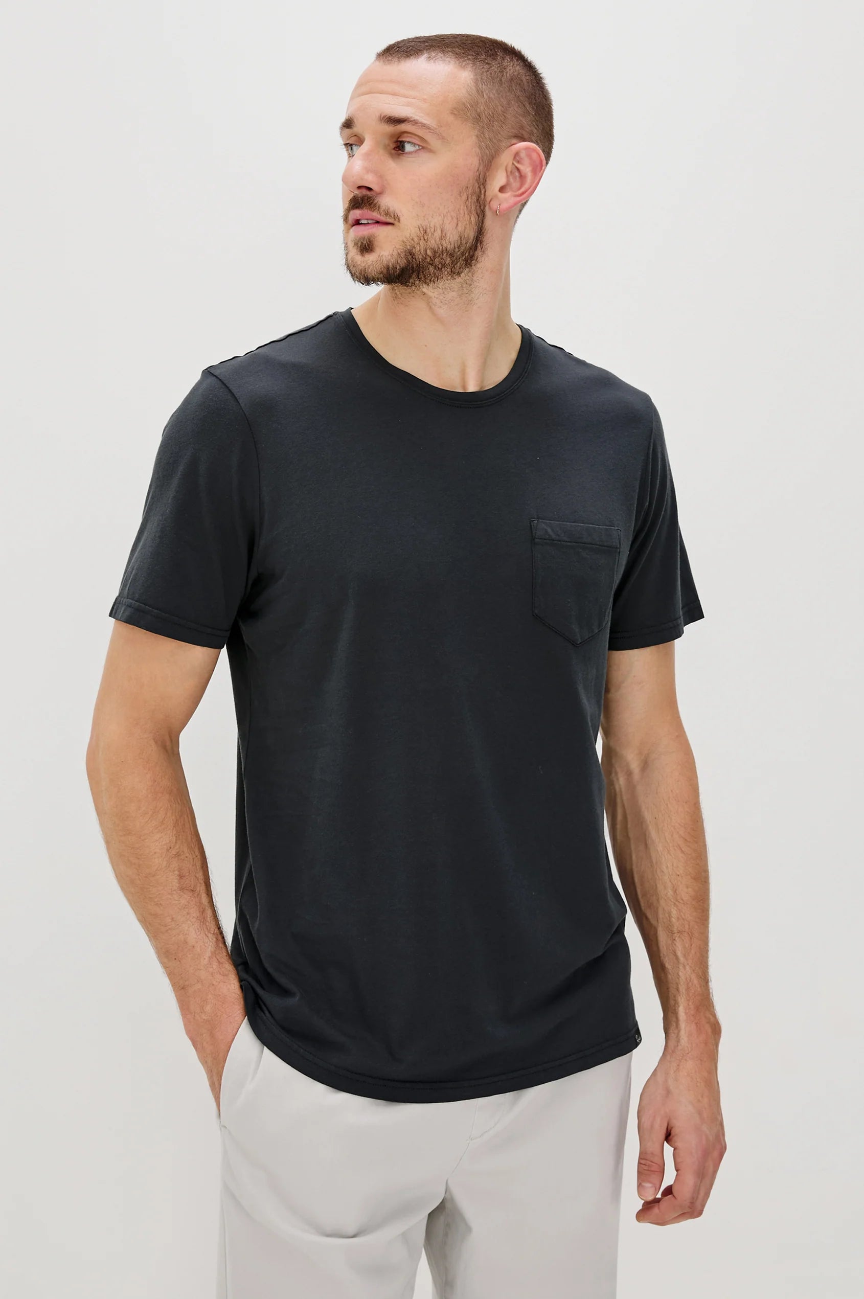 JOHNNY POCKET TEE - CARBON