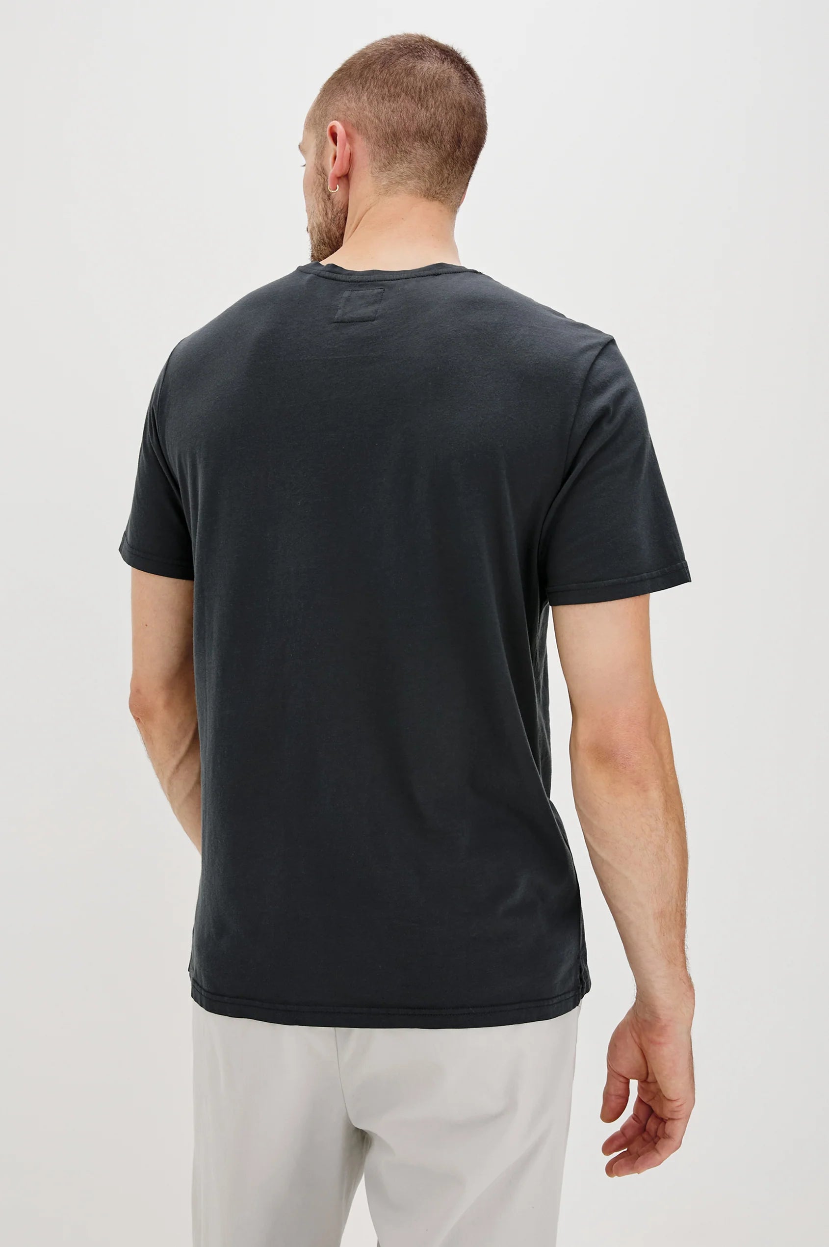 JOHNNY POCKET TEE - CARBON
