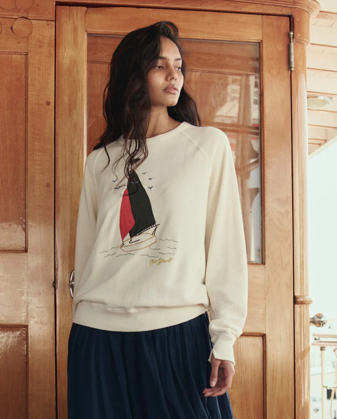 THE COLLEGE SWEATSHIRT W/ SAIL BOAT