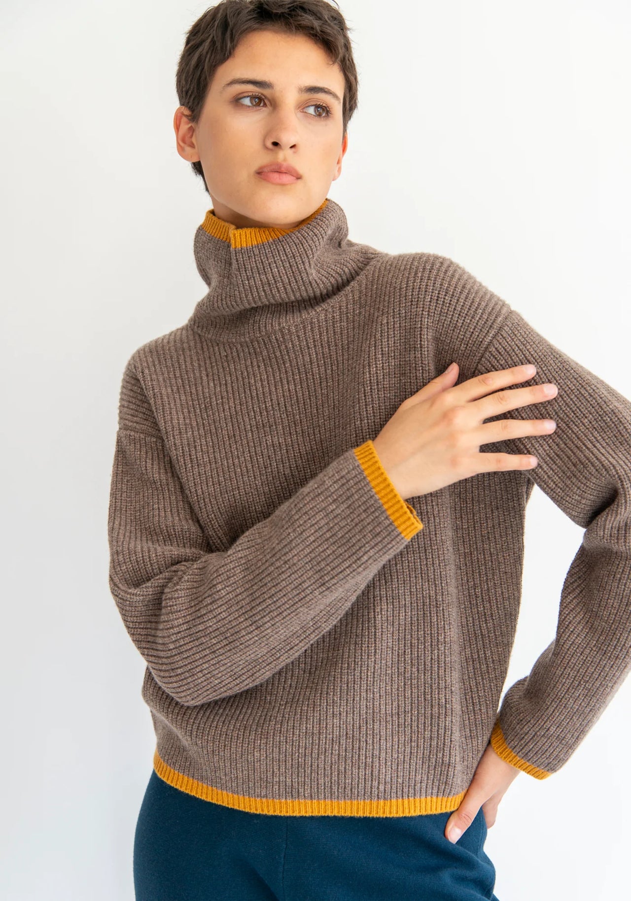 ORLA MERINO WOOL SWEATER - BARK/OCHRE