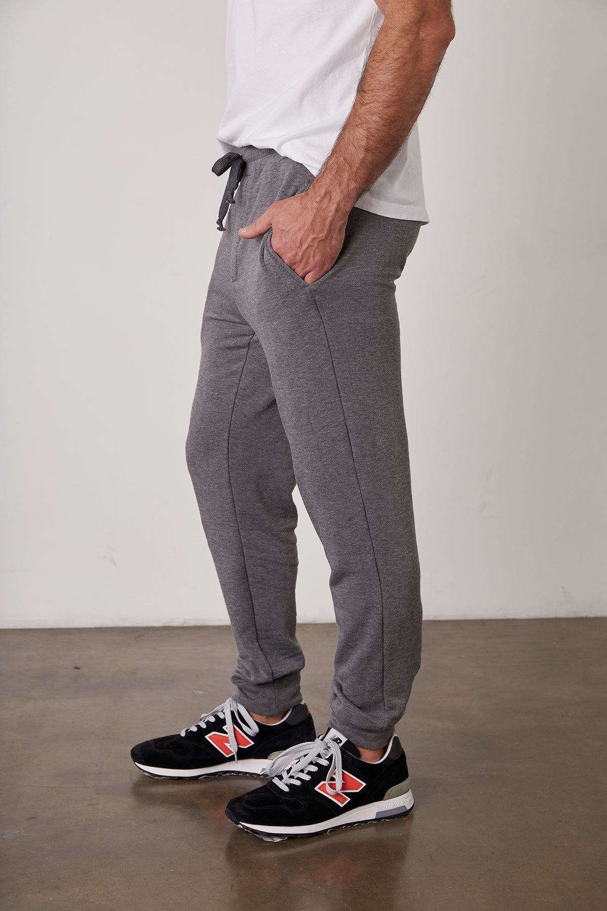 CROSBY LUX FLEECE JOGGER CHARCOAL Assembly Showroom